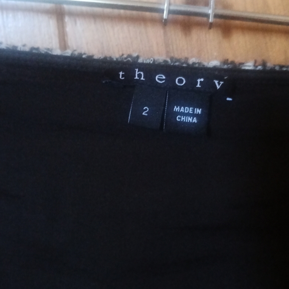 Theory wool skirt size S - Picture 3 of 4